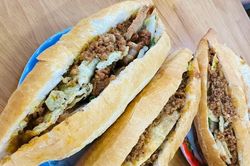 Bộ Y tế chỉ đạo khẩn vụ 18 người nghi ngộ độc bánh mỳ ở Quảng Ngãi