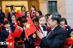 Chủ tịch Quốc hội Trần Thanh Mẫn gặp gỡ cộng đồng kiều bào tại Trung Quốc