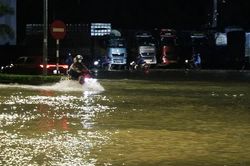 Mưa dông tiếp diễn tại Trung Bộ và Nam Bộ, Bắc Biển Đông gió mạnh