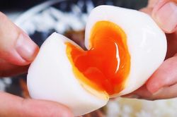 Ăn trứng lòng đào hay chín kỹ: Chuyên gia chỉ ra điều cần lưu ý