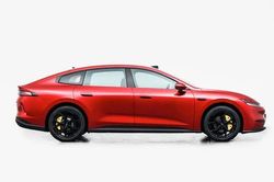 Xe sedan hạng D công suất 286 mã lực, trang bị tiên tiến, giá chưa tới 500 triệu đồng