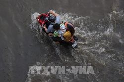 Nhiều tuyến đường phía Nam TP. Hồ Chí Minh bị ngập sâu do triều cường