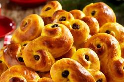 Khám phá Lussekatter - món bánh truyền thống của mùa đông Thụy Điển