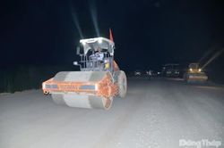 Thi công 'xuyên đêm' Dự án thành phần 2 cao tốc Cao Lãnh - An Hữu