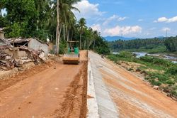 Khẩn trương hoàn thiện các tuyến kè trước mùa mưa lũ