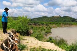 Sạt lở bờ sông Krông Nô đe dọa công trình thủy lợi và đất sản xuất