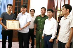 Ninh Bình: Truy tặng giấy khen người đàn ông tử nạn khi cứu hai cháu nhỏ đuối nước
