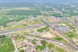 Trạm cân trên cao tốc Bến Lức - Long Thành được bố trí ra sao?