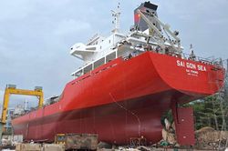 Có việc làm đến năm 2027, doanh nghiệp đóng tàu vẫn nghẽn dòng tiền