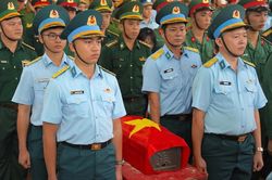 TP.HCM: Kêu gọi người dân cầm hoa trắng tiễn đưa hài cốt liệt sĩ về nơi an nghỉ cuối cùng