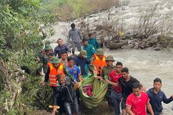 Tìm thấy thi thể người dân bị nước lũ cuốn trôi