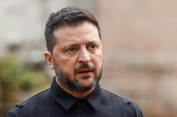 Ukraine và Nga phản ứng trước đề xuất thay Tổng thống Zelensky của ông Trump