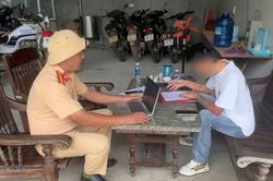 Xử lý tài xế lái ô tô vượt ẩu suýt gây tai nạn trên đường phố Thanh Hoá
