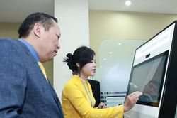 Yên Xuân đưa thanh toán số vào chợ truyền thống