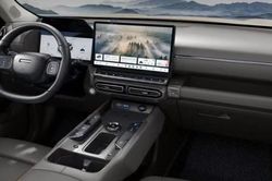 Cạnh tranh Mazda CX-5, SUV hạng C giá 460 triệu đồng công nghệ hybrid tiết kiệm xăng, công suất 247 mã lực