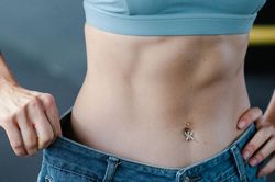 7 dấu hiệu cho thấy tỉ lệ mỡ cơ thể đang giảm dù cân nặng không giảm