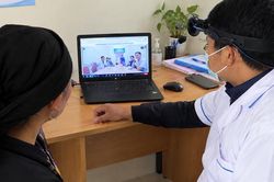 Khám chữa bệnh từ xa: Bác sĩ tuyến dưới được hỗ trợ như thế nào?
