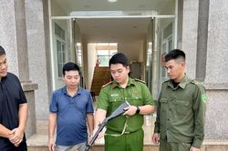 Đẩy mạnh tuyên truyền, vận động nhân dân giao nộp vũ khí, công cụ hỗ trợ
