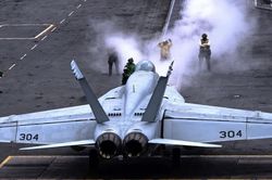 Tiêm kích tác chiến điện tử EA-18G Growler phối hợp với F-35 và F/A-18 thế nào?
