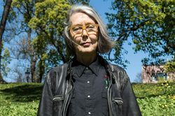 Đoạt Nobel, sách của Anne Carson tạo cơn sốt toàn cầu