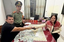 Nghĩa cử đẹp của du khách nước ngoài tại Đà Nẵng