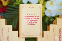 Ra mắt cuốn sách Kiên định chủ nghĩa Mác-Lênin, tư tưởng Hồ Chí Minh và con đường đi lên chủ nghĩa xã hội ở nước ta