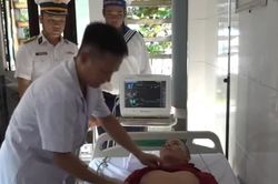 [Video] Cấp cứu ngư dân bị bệnh ở đặc khu Trường Sa