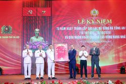 CLB Công an Hà Nội đón nhận Huân chương Lao động hạng Nhất