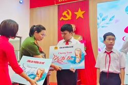Phụ nữ phường An Khê trao hỗ trợ chương trình 'Mẹ đỡ đầu'