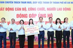 Cán bộ, công chức đóng góp ủng hộ Quỹ 'Vì người nghèo TPHCM'