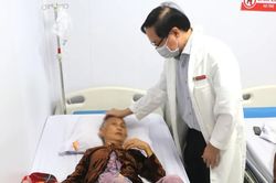 Số bệnh nhân nhập viện nghi ngộ độc sau khi ăn bánh mì ở Quảng Ngãi tăng lên 135 người