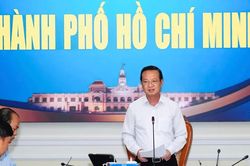 Triều cường vượt đỉnh lịch sử, TPHCM cấp bách chống ngập