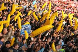 Man City vượt qua 'bão lửa' tại Anfield