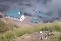 Clip lũ lụt cuốn trôi nhà cửa, phá hủy cầu cống ở Nepal