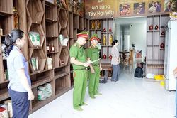 Vợ chồng chủ kênh 'Già làng Tây Nguyên' bị khởi tố vì xâm phạm nhãn hiệu sâm Ngọc Linh