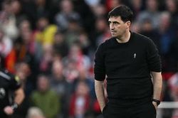 HLV Liverpool chỉ trích trọng tài sau trận thua đậm Man City