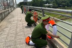 Thái Nguyên: Lắp đặt loạt phao cứu hộ tại cầu Bến Tượng