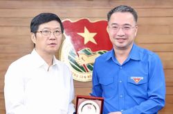 Bí thư T.Ư Đoàn Nguyễn Tường Lâm tiếp Đoàn đại biểu Báo Thanh niên Trung Quốc