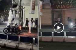 Nhóm thanh niên nam nữ hỗn chiến giữa đường ở Hà Nội