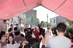 Chú rể mời cộng đồng mạng ăn cưới miễn phí, hơn 100 người vượt đường xa đến dự