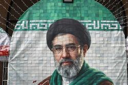 Lãnh tụ Tehran nói các cuộc tấn công của Mỹ không làm suy yếu an ninh Iran
