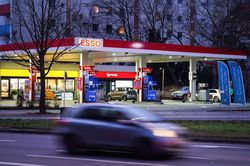 Đảng đối lập Đức kêu gọi Berlin mua dầu Nga theo ông Trump