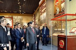 Chủ tịch Quốc hội tham quan Bảo tàng Lịch sử Đảng Cộng sản Trung Quốc
