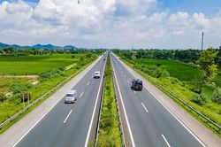 Điều chỉnh giảm tốc độ tối đa trên cao tốc Cầu Giẽ-Ninh Bình xuống 100 km/giờ