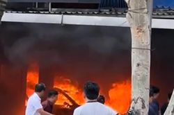 TP Hồ Chí Minh: Cháy garage ô tô tại phường Chánh Hưng
