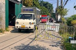 Hà Nội: Cận cảnh nhiều điểm sạt lở, xuống cấp tại đường bờ tây sông Nhuệ
