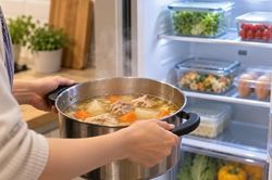 Thức ăn để trong tủ lạnh bao lâu thì nên bỏ?
