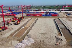 Cận cảnh công trường đúc dầm cho đường sắt cao tốc Hà Nội - Quảng Ninh