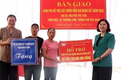 Bắc Ninh trao kinh phí hỗ trợ xây nhà Đại đoàn kết tại xã Trường Sơn
