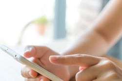 Chuyển tiền trên app ngân hàng: Cẩn trọng với bảo hiểm ngoài ý muốn